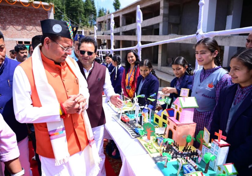 चम्पावत में निर्माणाधीन साइंस सेंटर का निरीक्षण करते मुख्यमंत्री पुष्कर सिंह धामी