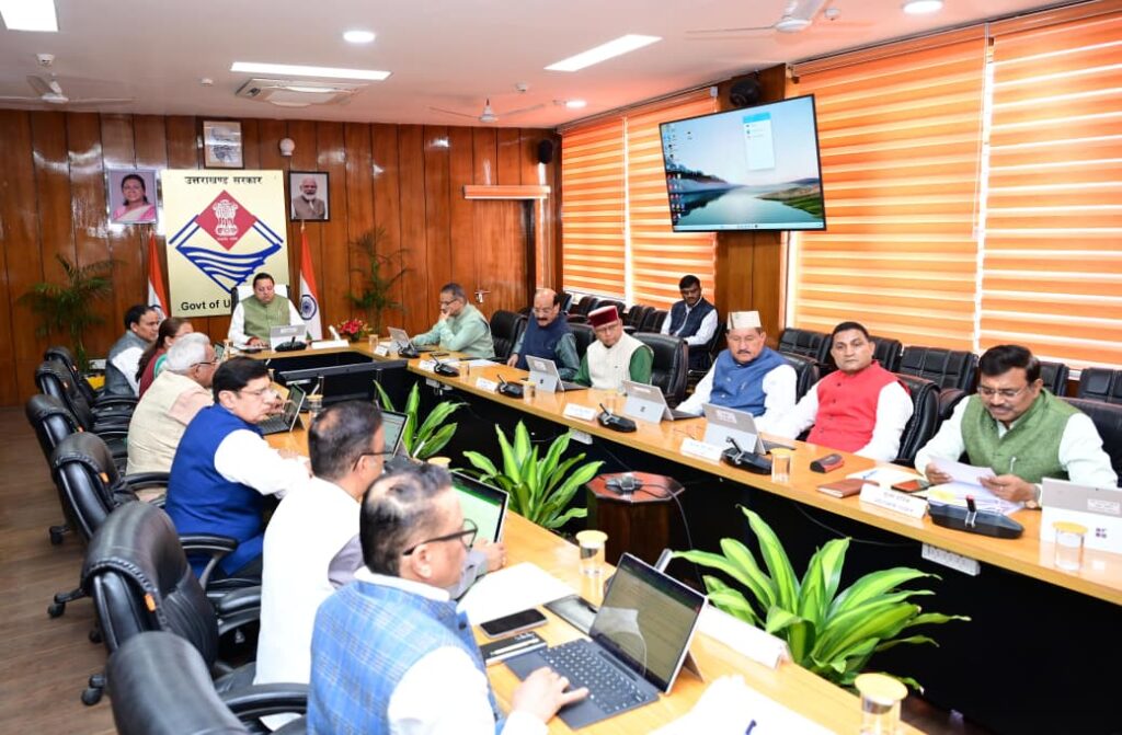 चारधाम यात्रा की तैयारियों की समीक्षा करते हुए मुख्यमंत्री पुष्कर सिंह धामी