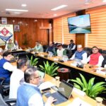 चारधाम यात्रा की तैयारियों की समीक्षा करते हुए मुख्यमंत्री पुष्कर सिंह धामी