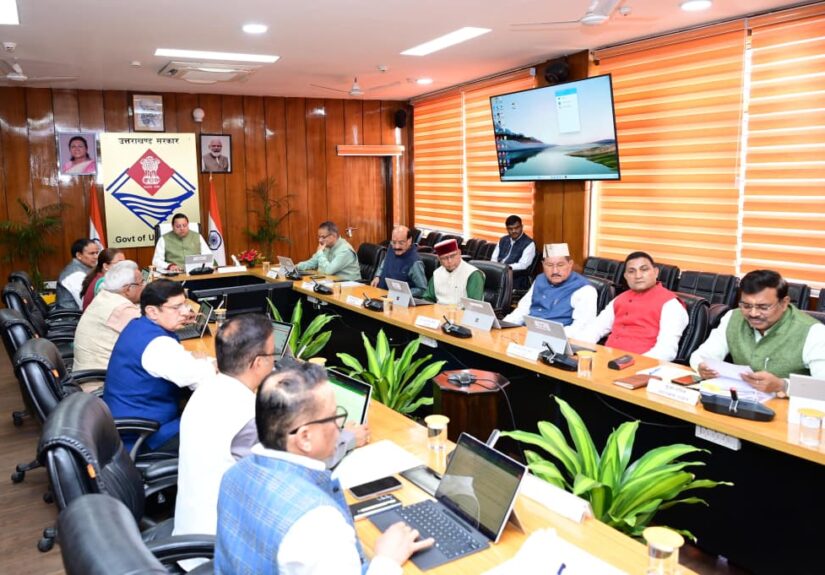 चारधाम यात्रा की तैयारियों की समीक्षा करते हुए मुख्यमंत्री पुष्कर सिंह धामी