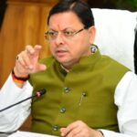 मुख्यमंत्री पुष्कर सिंह धामी रेस्टोरेंट में गैस सप्लाई का निरीक्षण करते हुए