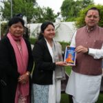 UPSC में चयनित शांभवी तिवारी, प्रिया चौहान और सौम्या गर्ब्याल को खटीमा में सम्मानित करते मुख्यमंत्री पुष्कर सिंह धामी