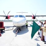 देहरादून जौलीग्रांट एयरपोर्ट पर पिथौरागढ़ विमान सेवा का शुभारंभ करते मुख्यमंत्री पुष्कर सिंह धामी