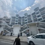 मुक्तेश्वर में अवैध निर्माण और रिसॉर्ट्स की जांच के निर्देश देते कुमाऊं आयुक्त दीपक रावत