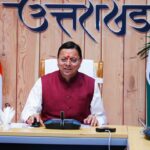मुख्यमंत्री पुष्कर सिंह धामी हरिद्वार दौरे की तैयारियों की समीक्षा बैठक करते हुए