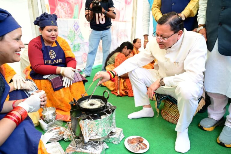 परेड ग्राउंड देहरादून में 4 साल बेमिसाल कार्यक्रम को संबोधित करते सीएम पुष्कर सिंह धामी