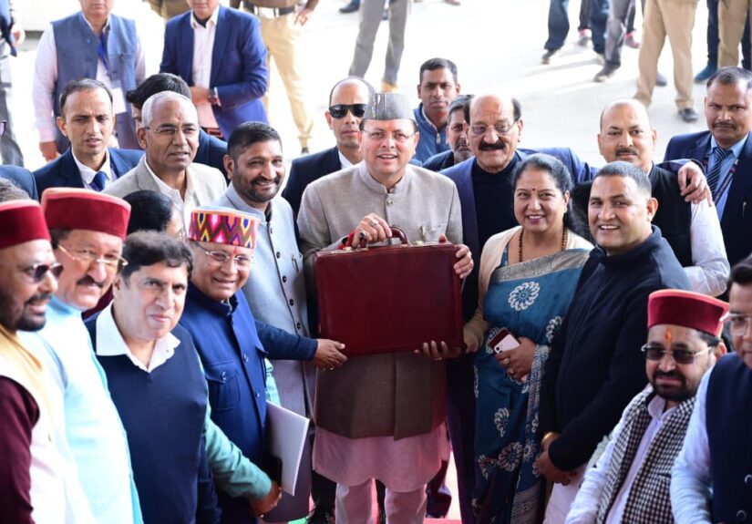 उत्तराखंड बजट 2026-27 पेश करते मुख्यमंत्री पुष्कर सिंह धामी, GYAN मॉडल के तहत गरीब, युवा, किसान और महिलाओं के सशक्तिकरण की घोषणा
