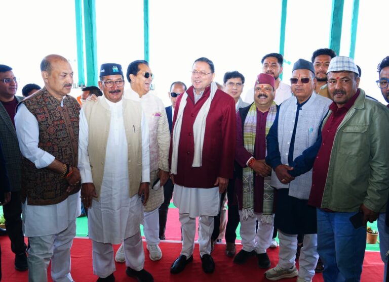 मुख्यमंत्री पुष्कर सिंह धामी विधानसभा सत्र गैरसैण में संबोधन देते हुए।