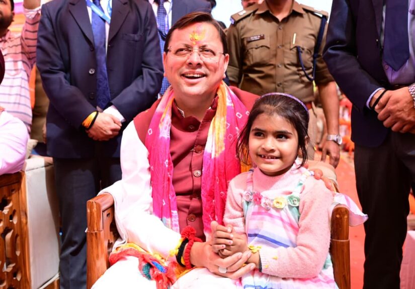 मुख्यमंत्री पुष्कर सिंह धामी होली की शुभकामनाएँ देते हुए