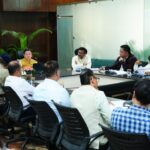 चारधाम यात्रा 2026 की तैयारियों को लेकर बैठक करते सीएम पुष्कर सिंह धामी