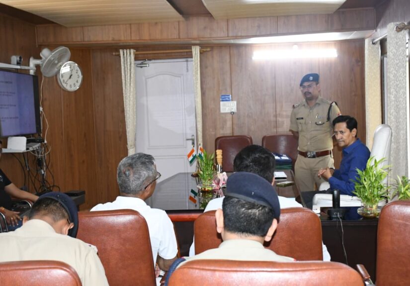 हल्द्वानी में कमिश्नर दीपक रावत पर्यटन क्षेत्रों में AI ANPR कैमरा योजना की समीक्षा करते हुए