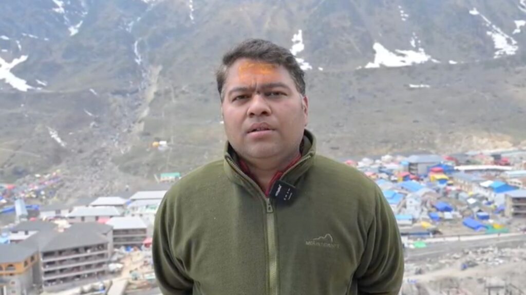केदारनाथ मंदिर में दर्शन के लिए उमड़ी श्रद्धालुओं की भीड़