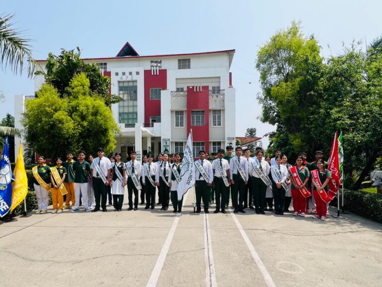 आर्डन प्रोग्रेसिव स्कूल लामाचौड़ में इन्वेस्टिचर सेरेमनी के दौरान चयनित छात्र परिषद