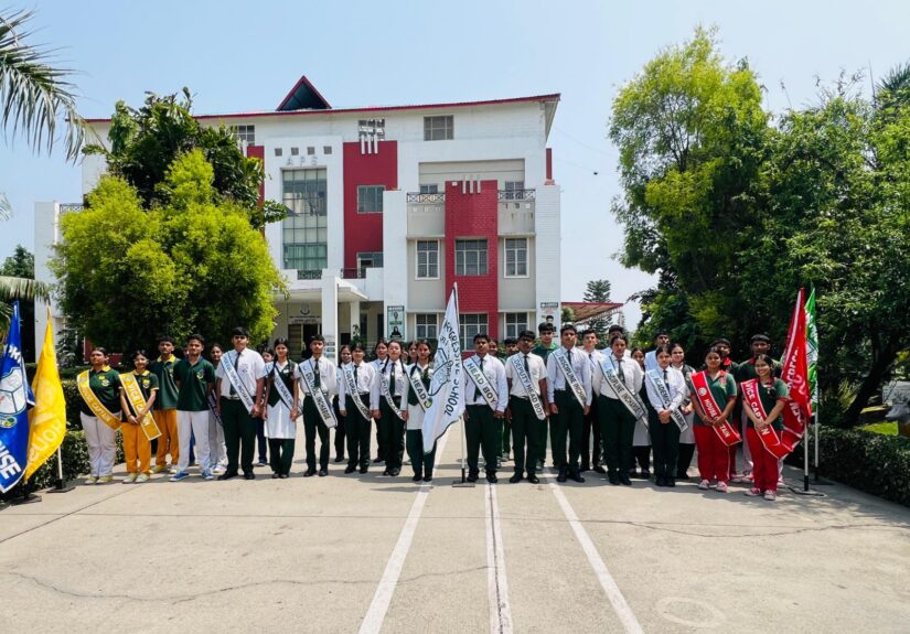 आर्डन प्रोग्रेसिव स्कूल लामाचौड़ में इन्वेस्टिचर सेरेमनी के दौरान चयनित छात्र परिषद