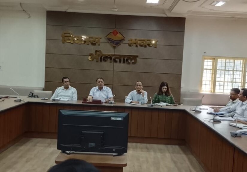भीमताल विकास भवन में CSR निधि बैठक