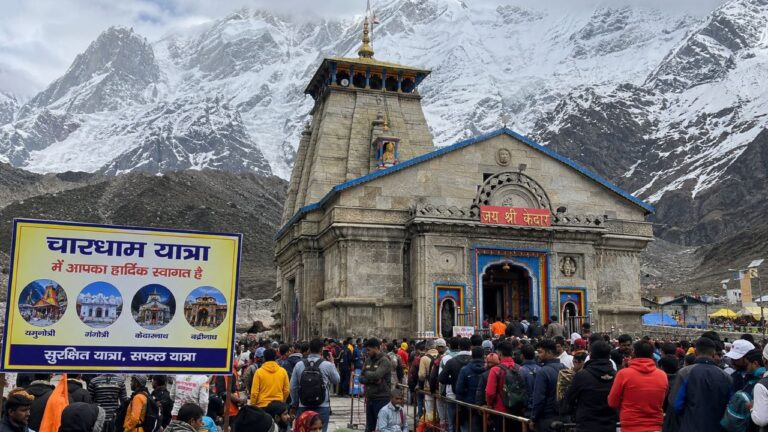 चारधाम यात्रा 2026 में उमड़ी श्रद्धालुओं की भारी भीड़