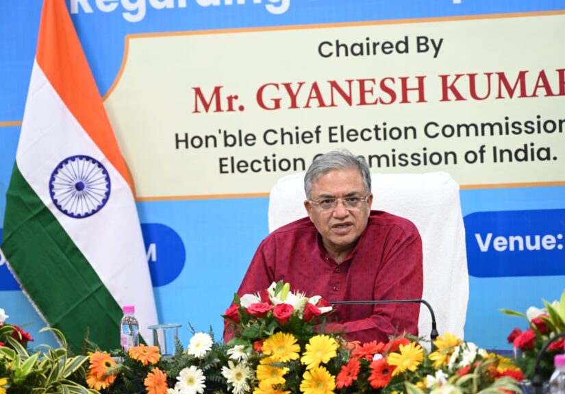 देहरादून में SIR समीक्षा बैठक लेते मुख्य निर्वाचन आयुक्त ज्ञानेश कुमार