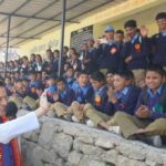 देवीधुरा के राजकीय इंटर कॉलेज में छात्रों से संवाद करते मुख्यमंत्री पुष्कर सिंह धामी