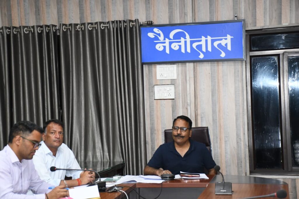 हल्द्वानी में जिला योजना और 20 सूत्रीय कार्यक्रम की समीक्षा बैठक