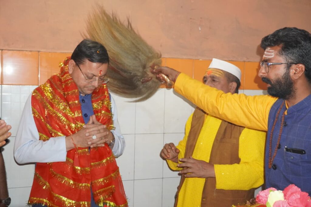 माँ वाराही धाम देवीधुरा के पुनर्निर्माण कार्य का निरीक्षण करते मुख्यमंत्री पुष्कर सिंह धामी