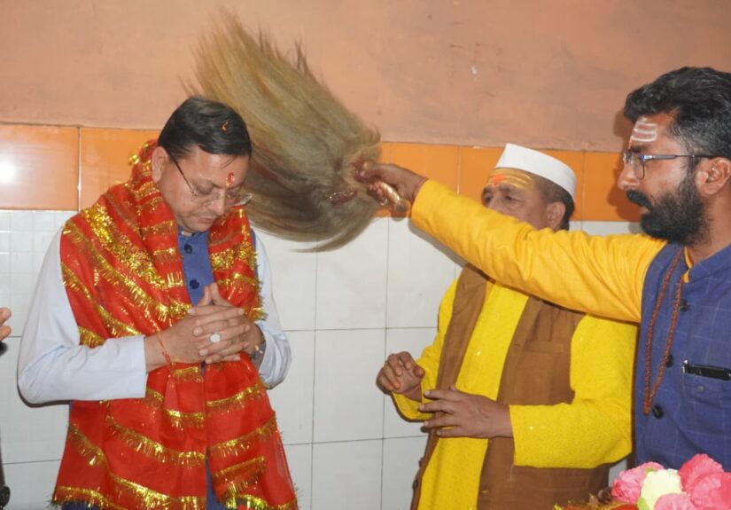 माँ वाराही धाम देवीधुरा के पुनर्निर्माण कार्य का निरीक्षण करते मुख्यमंत्री पुष्कर सिंह धामी