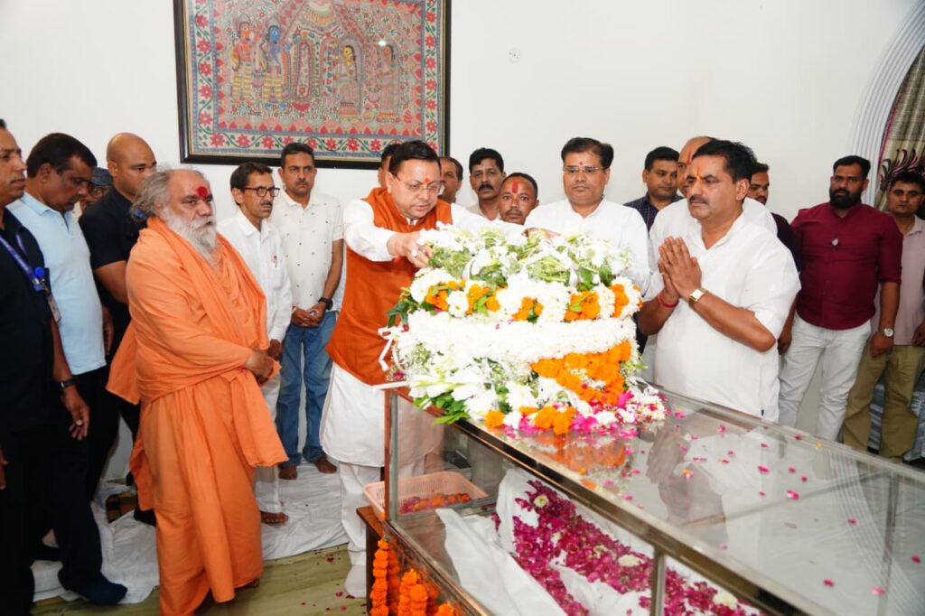 मुख्यमंत्री पुष्कर सिंह धामी ने मेजर जनरल बीसी खण्डूरी को दी श्रद्धांजलि