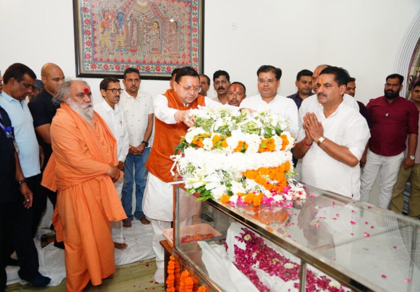 मुख्यमंत्री पुष्कर सिंह धामी ने मेजर जनरल बीसी खण्डूरी को दी श्रद्धांजलि