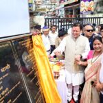 मुख्यमंत्री पुष्कर सिंह धामी चम्पावत में ₹123.79 करोड़ की विकास परियोजनाओं का लोकार्पण एवं शिलान्यास करते हुए।