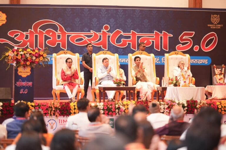 मुख्यमंत्री पुष्कर सिंह धामी कालाढूंगी में अभिव्यंजना 5.0 कार्यक्रम का शुभारंभ करते हुए