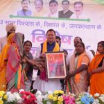 मुख्यमंत्री पुष्कर सिंह धामी खटीमा के बग्घा चौवन में आयोजित जनसंपर्क कार्यक्रम को संबोधित करते हुए