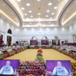 नीति आयोग की बैठक में मुख्यमंत्री पुष्कर सिंह धामी उत्तराखंड के विकास का रोडमैप प्रस्तुत करते हुए