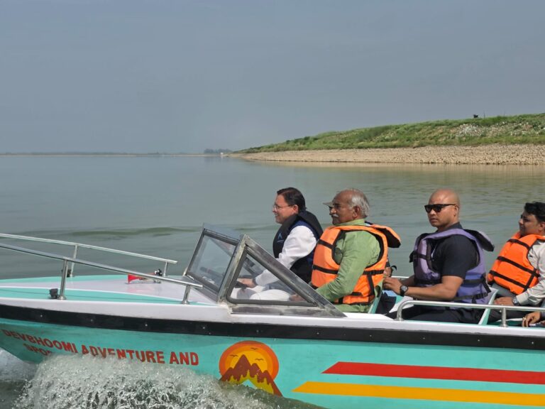 मुख्यमंत्री पुष्कर सिंह धामी गदरपुर में अंतर्राष्ट्रीय क्याकिंग एवं कैनोइंग प्रतियोगिता की तैयारियों का निरीक्षण करते हुए।