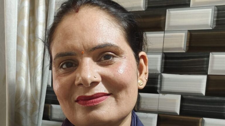 रामनगर में एसआईआर अभियान का 100 प्रतिशत कार्य पूरा करने वाली पहली बीएलओ पुष्पा कुमारी