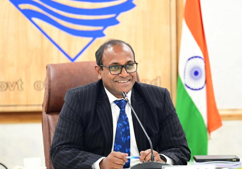 उत्तराखंड में SIR 2026 अभियान के तहत मतदाताओं को गणना फार्म वितरित करते हुए BLO