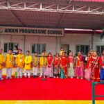 आर्डन प्रोग्रेसिव स्कूल लामाचौड़ में हरेला पर्व पर कुमाऊँनी वेशभूषा में प्रस्तुति देते विद्यार्थी