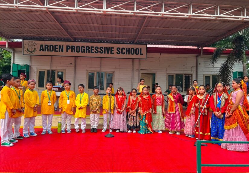 आर्डन प्रोग्रेसिव स्कूल लामाचौड़ में हरेला पर्व पर कुमाऊँनी वेशभूषा में प्रस्तुति देते विद्यार्थी
