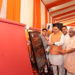 मुख्यमंत्री पुष्कर सिंह धामी हरिद्वार में 235 करोड़ रुपये की गंगा कॉरिडोर परियोजनाओं का भूमि पूजन और शिलान्यास करते हुए