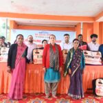 ओखलकांडा के ग्राम नाई में आयोजित सेवा, सुशासन एवं समर्पण अभियान के जन कल्याणकारी शिविर में ग्रामीणों की समस्याएं सुनते अधिकारी