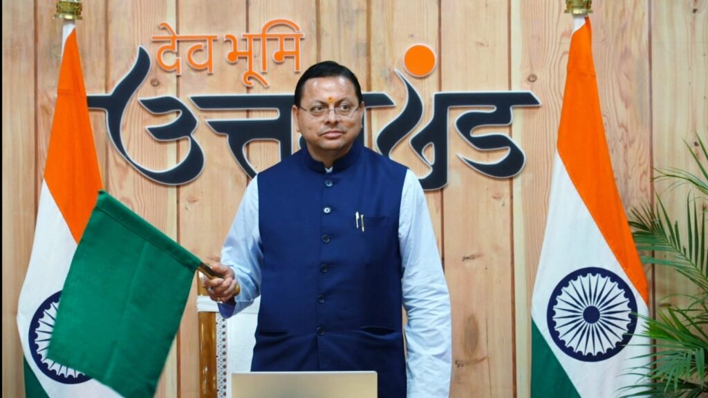 मुख्यमंत्री पुष्कर सिंह धामी और केंद्रीय रेल मंत्री अश्विनी वैष्णव वर्चुअल माध्यम से रामनगर-देहरादून एक्सप्रेस रेल सेवा का शुभारंभ करते हुए।