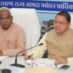 मुख्यमंत्री पुष्कर सिंह धामी देहरादून में राज्य स्तरीय मानसून पूर्व मॉक ड्रिल के दौरान अधिकारियों को आपदा प्रबंधन के निर्देश देते हुए।