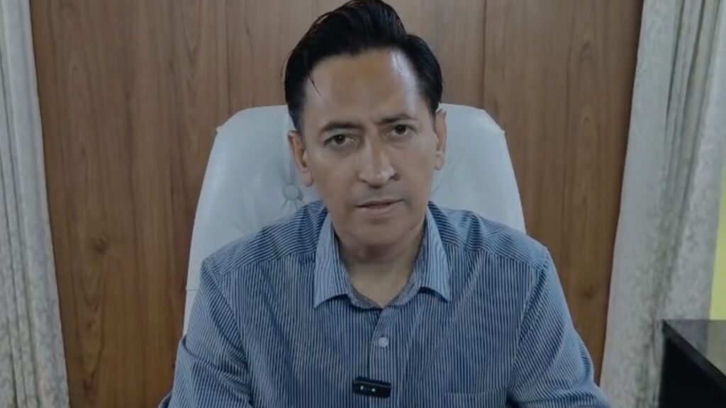 कुमाऊं आयुक्त दीपक रावत विशेष संक्षिप्त पुनरीक्षण (SIR) अभियान की समीक्षा बैठक में वर्चुअल माध्यम से प्रतिभाग करते हुए।