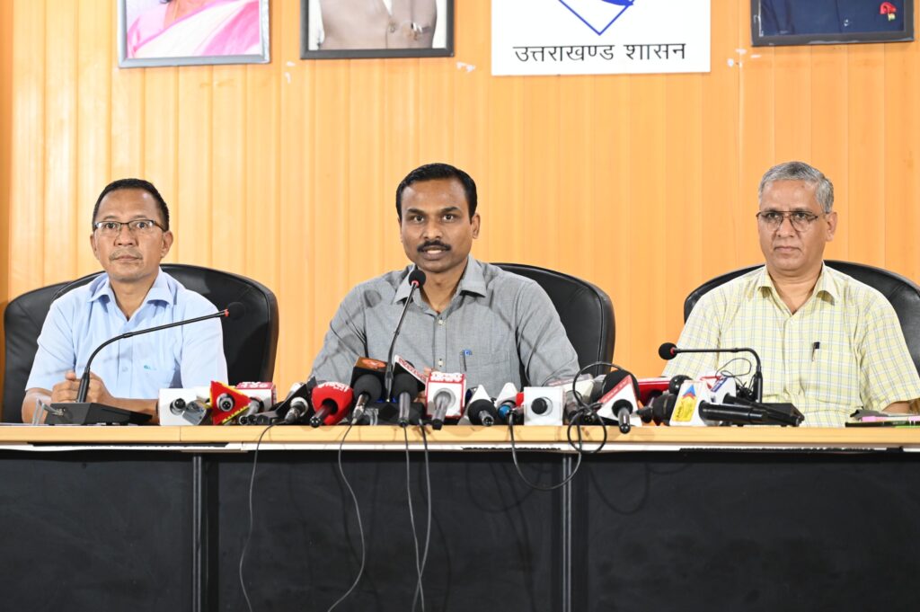 उत्तराखंड में SIR के दूसरे चरण के तहत मतदाता सूची की जानकारी देते अपर मुख्य निर्वाचन अधिकारी डॉ. विजय कुमार जोगदंडे।