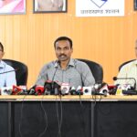 उत्तराखंड में SIR के दूसरे चरण के तहत मतदाता सूची की जानकारी देते अपर मुख्य निर्वाचन अधिकारी डॉ. विजय कुमार जोगदंडे।