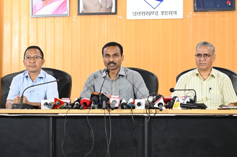 उत्तराखंड में SIR के दूसरे चरण के तहत मतदाता सूची की जानकारी देते अपर मुख्य निर्वाचन अधिकारी डॉ. विजय कुमार जोगदंडे।