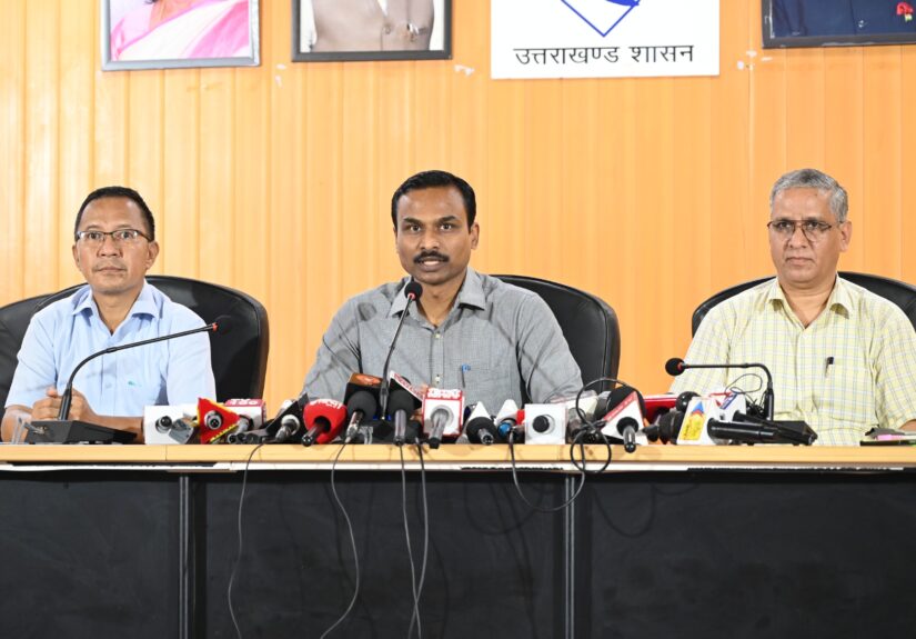 उत्तराखंड में SIR के दूसरे चरण के तहत मतदाता सूची की जानकारी देते अपर मुख्य निर्वाचन अधिकारी डॉ. विजय कुमार जोगदंडे।