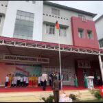 आर्डन प्रोग्रेसिव स्कूल लामाचौड़ में स्वतंत्रता दिवस समारोह के दौरान ध्वजारोहण और सांस्कृतिक कार्यक्रम में शामिल अतिथि एवं विद्यार्थी