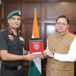 मुख्यमंत्री पुष्कर सिंह धामी नई दिल्ली में एनसीसी महानिदेशक लेफ्टिनेंट जनरल वीरेन्द्र वत्स से मुलाकात करते हुए