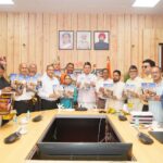 मुख्यमंत्री पुष्कर सिंह धामी उत्तराखंड क्षत्रिय कल्याण समिति की वेबसाइट और क्षत्रिय जागरण स्मारिका का विमोचन करते हुए