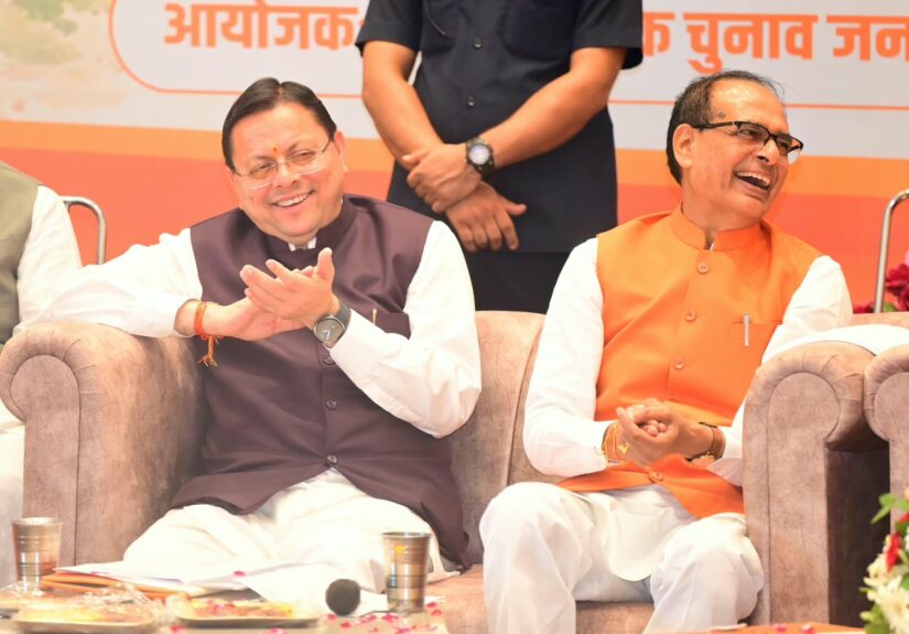 हरिद्वार संत समागम में केंद्रीय मंत्री शिवराज सिंह चौहान और मुख्यमंत्री पुष्कर सिंह धामी