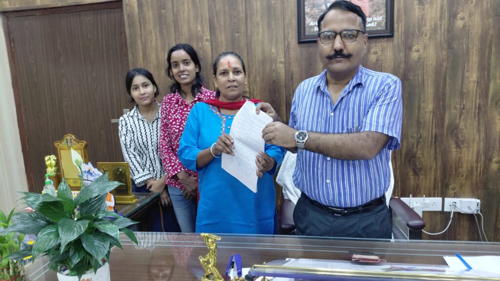 नैनीताल के जिलाधिकारी ललित मोहन रयाल की पहल पर ग्राम कौल में भू-माफियाओं के कब्जे से मुक्त कराई गई 25 नाली भूमि